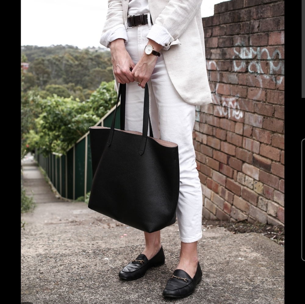 Cuyana classic tote
